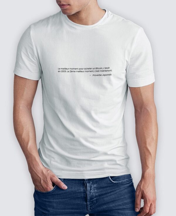 Tee Shirt Homme - Le meilleur moment pour acheter un Bitcoin, c’était en 2009. Le 2ème meilleur moment c’est maintenant. - Proverbe Japonais